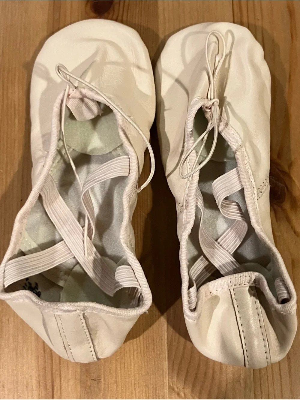 NEW Capezio Juliet 2 2027 LPK Cream Ballet Shoes Size 4.5M